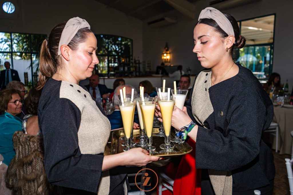 Camareras en un catering para bodas